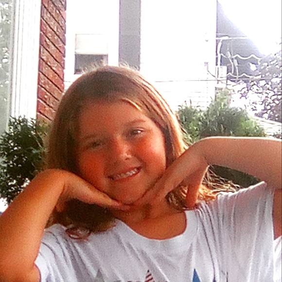 Meet your Posher, Gemma - Picture 1 of 4